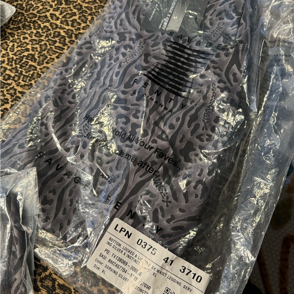 Savage X Fenty Locked & Lifted High Waist Legging XL - Picture 9 of 9